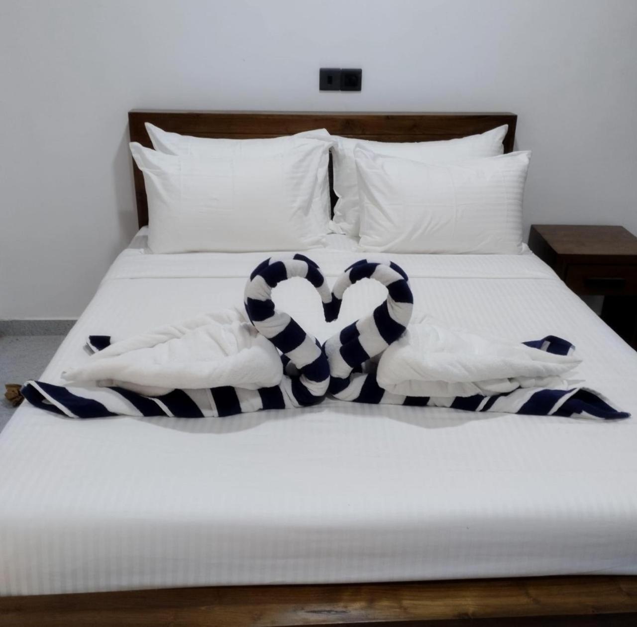Hotel Sunny Cloud Harumalgoda Ngoại thất bức ảnh