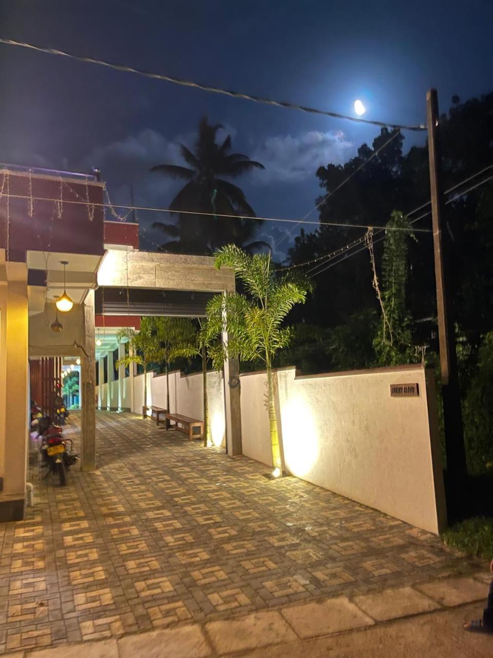 Hotel Sunny Cloud Harumalgoda Ngoại thất bức ảnh